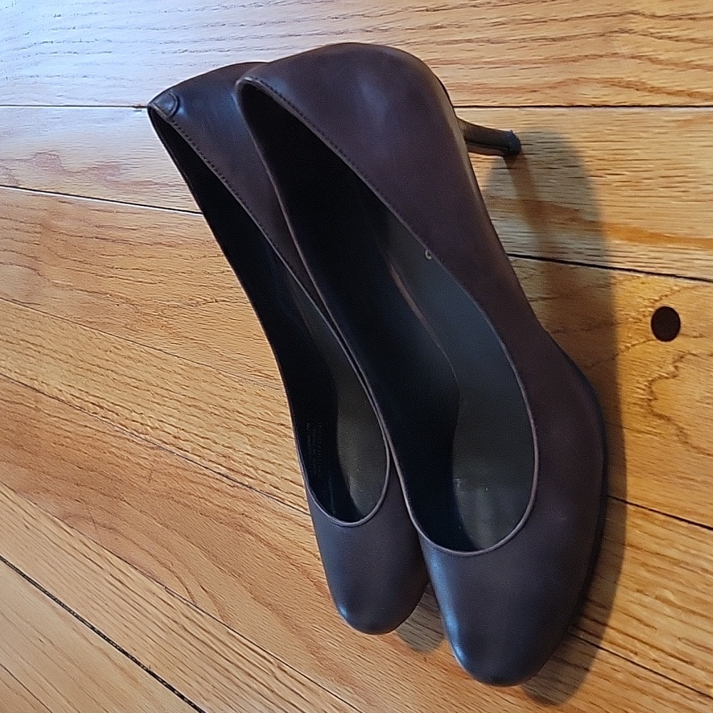 Cole Haan Nike Air Talia Mid Pump Dark Chocolate Size 7